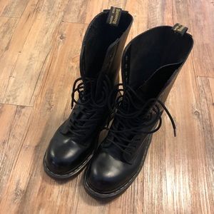Dr. Martens black 14 eye 1914 boots